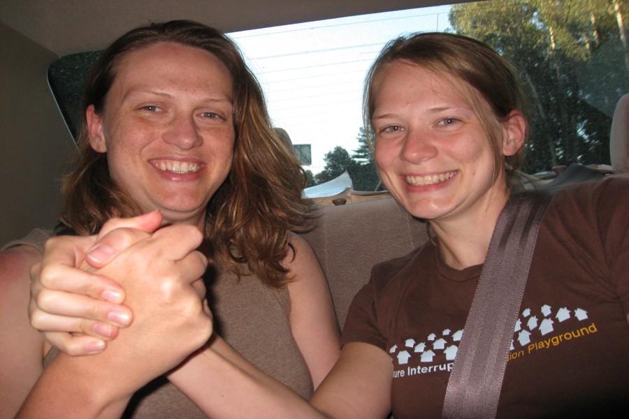 ../image/jane and lois arm wrestle 3.jpg